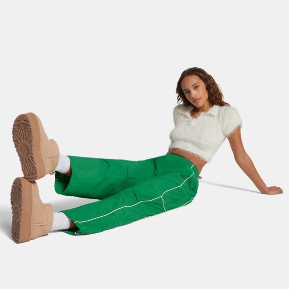 UGG Women's Classic Ultra Mini Platform - Picture 12 of 12